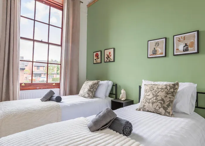 Manchester Retreat, Free Parking & Sleeps 5