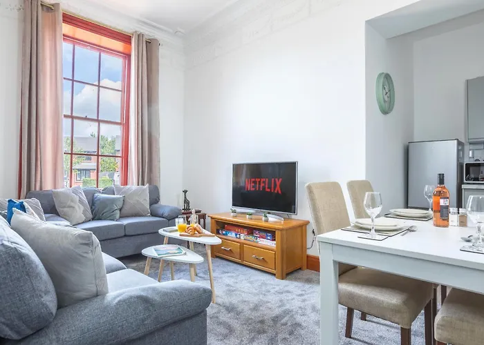 Manchester Retreat, Free Parking & Sleeps 5